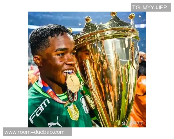 恩德里克本赛季仍未出场国际比赛间歇携妻子畅游摩洛哥度假